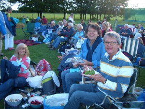 Theatre crowd 1